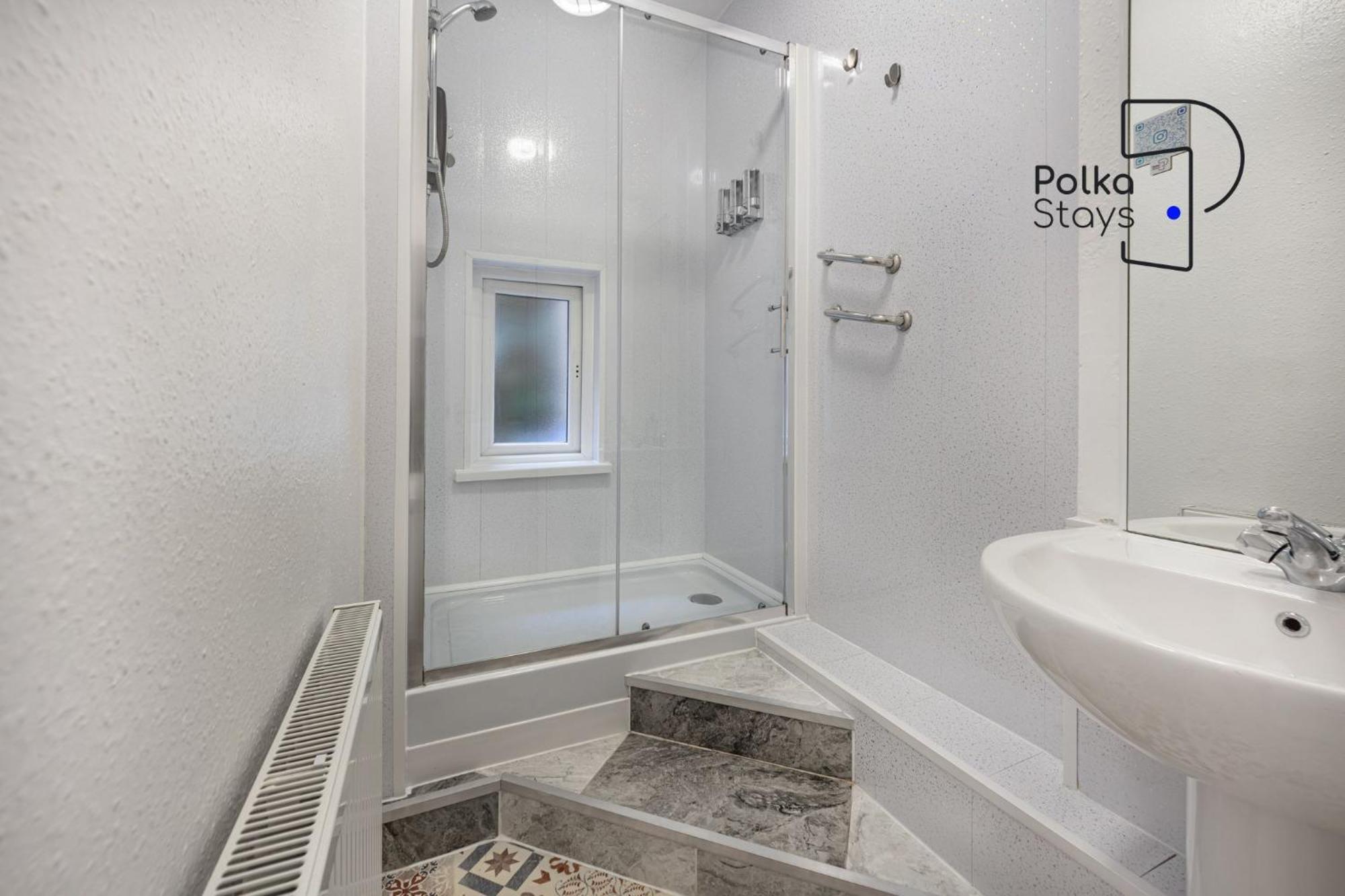 Polkadot Winter Gardens - Large Modern Apartments In Blackpool By Polkastays ภายนอก รูปภาพ